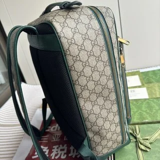 時尚的灰色和黑色GG Supreme帆布，搭配灰色皮革邊緣