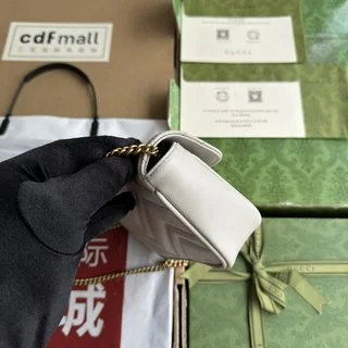 Gucci Marmont超迷你手袋 - 淺灰色絎縫皮革與經典雙G配件