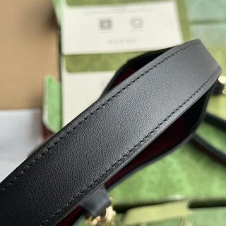 Gucci Jackie小號皮革肩背包 - 新月形狀與匠心設計