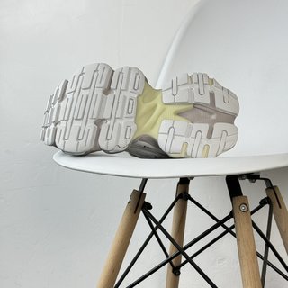 巴黎世家11代CARGO圓頭低幫休閒鞋 - 生活風尚新選擇