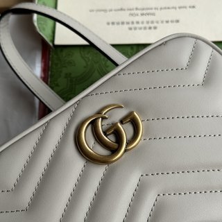 Gucci Marmont小號肩背包 - 柔和淡綠色絎縫皮革，時尚與實用的融合