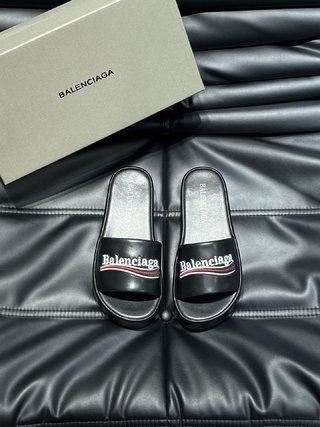 Balenciaga全新情侶款厚底拖鞋 - 時尚可樂主題刺繡設計