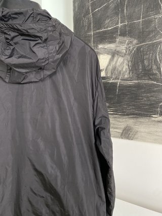 PRADA普拉達環保再生運動夾克 | 時尚與實用的完美融合