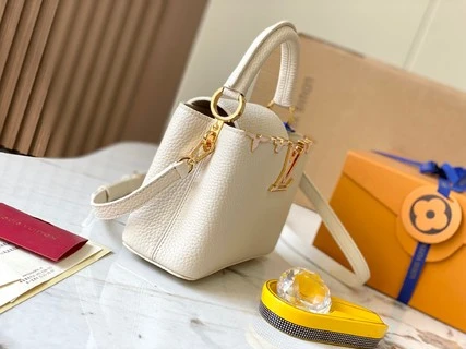 LV珍珠白貝殼Capucines迷你手袋 | 經典Monogram花卉裝飾