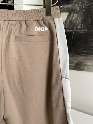 DIOR迪奥沙滩刺绣短裤 | 拼色设计与Di Italic标志 | 男女同款