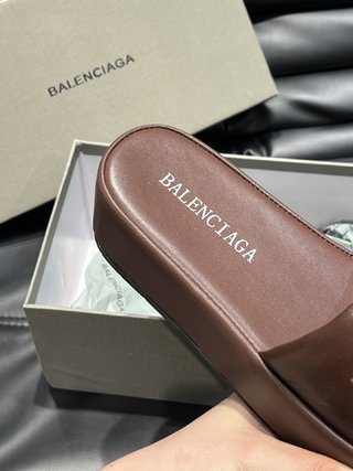 Balenciaga情侶款厚底拖鞋 - 時尚可樂刺繡牛皮設計