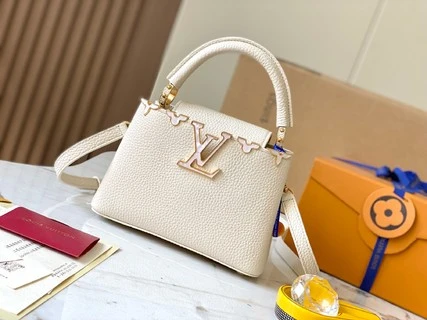 LV珍珠白貝殼Capucines迷你手袋 | 經典Monogram花卉裝飾