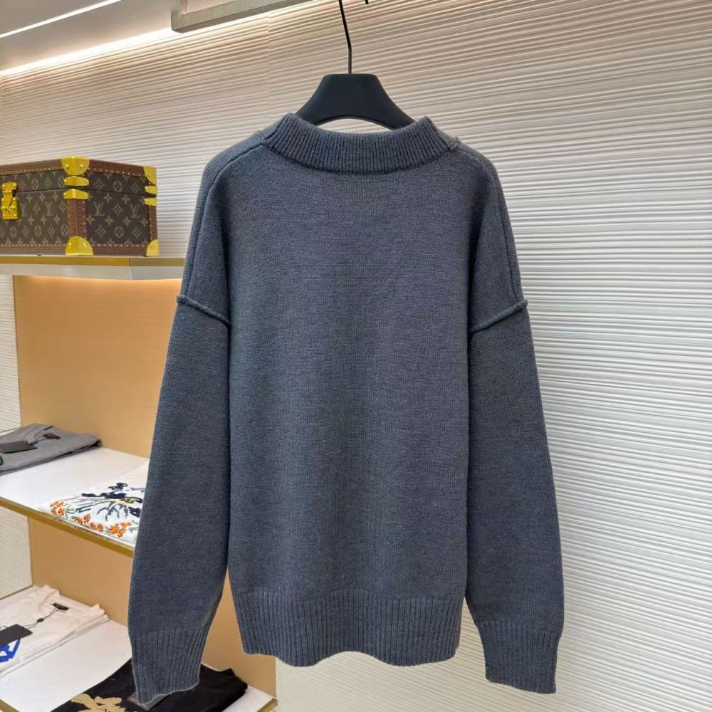 香港高仿衣服 AMIPARIS  FW21 大愛心紅標Logo羊毛寬鬆落肩V領開衫毛衣 男女同款 灰色