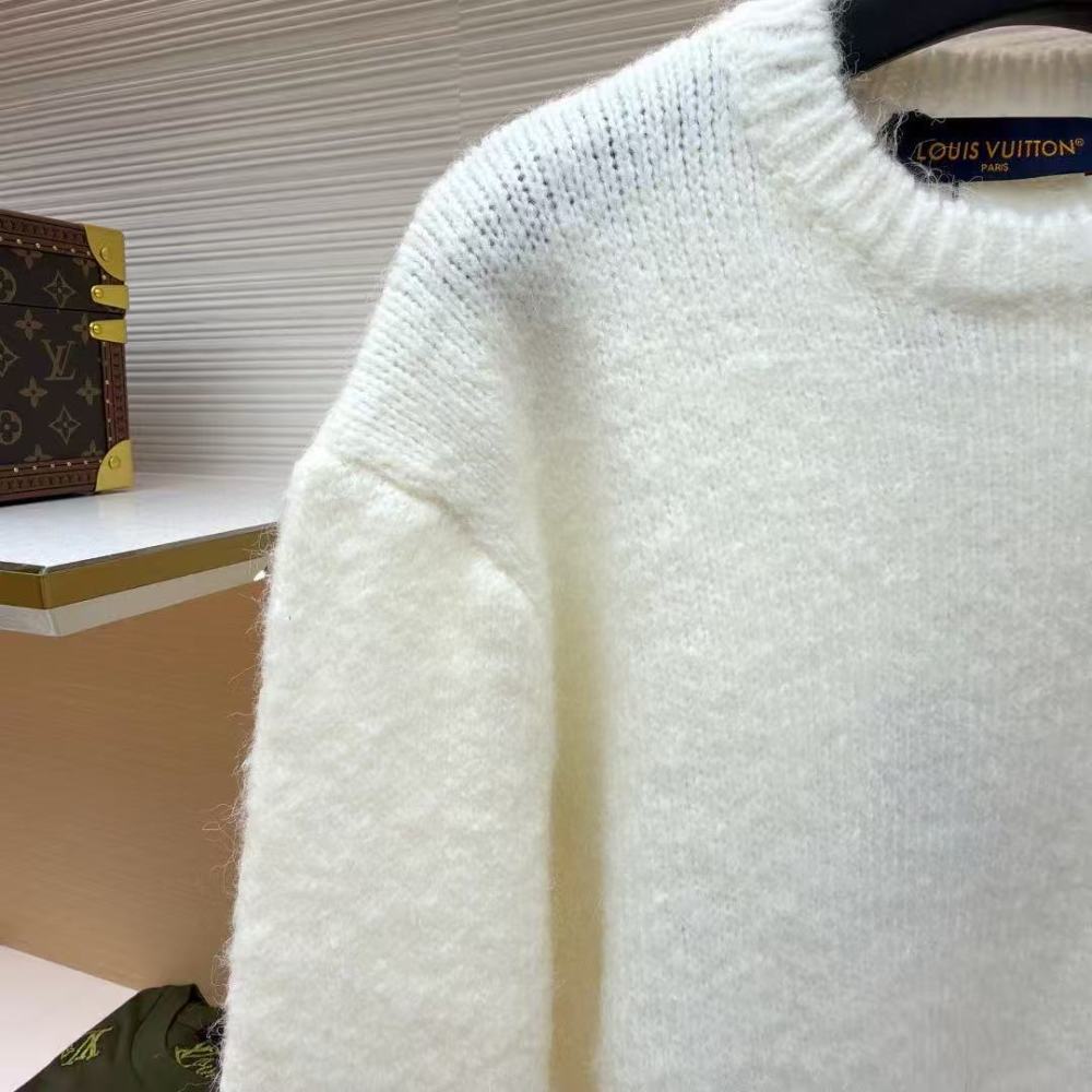 香港高仿衣服 Louis Vuitton SS25 男士春夏系列 純色字母嵌花套頭毛衣 男款 白色