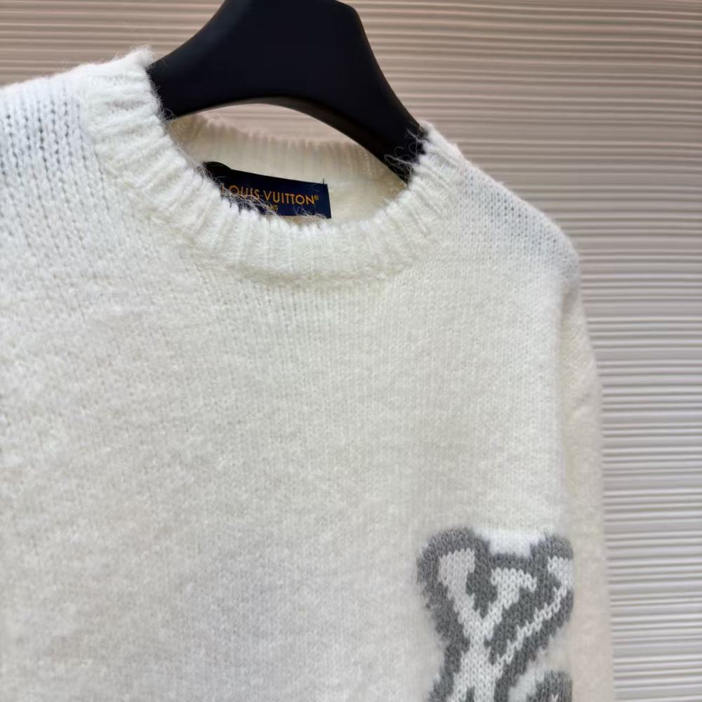 香港高仿衣服 Louis Vuitton SS25 男士春夏系列 純色字母嵌花套頭毛衣 男款 白色