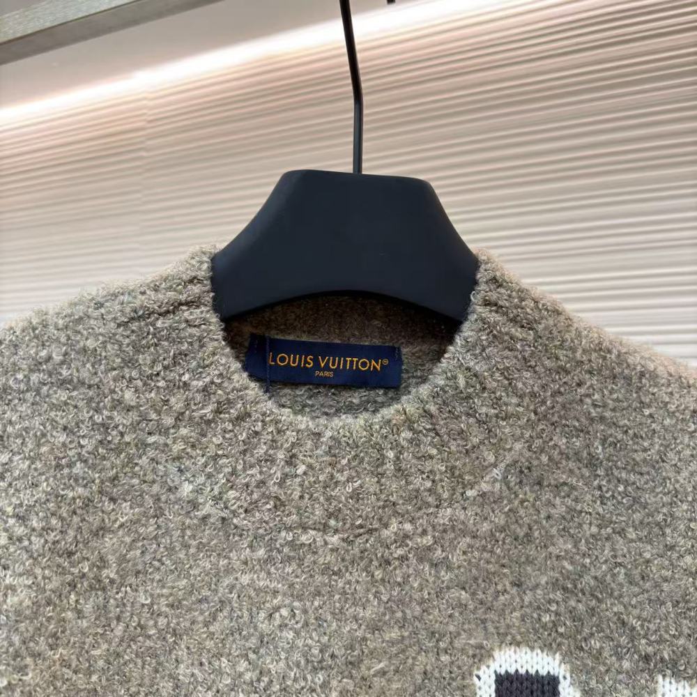 香港高仿衣服 Louis Vuitton FW23 字母印花圓領長袖毛衣 男款 淺棕色