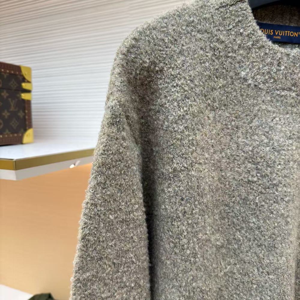 香港高仿衣服 Louis Vuitton FW23 字母印花圓領長袖毛衣 男款 淺棕色