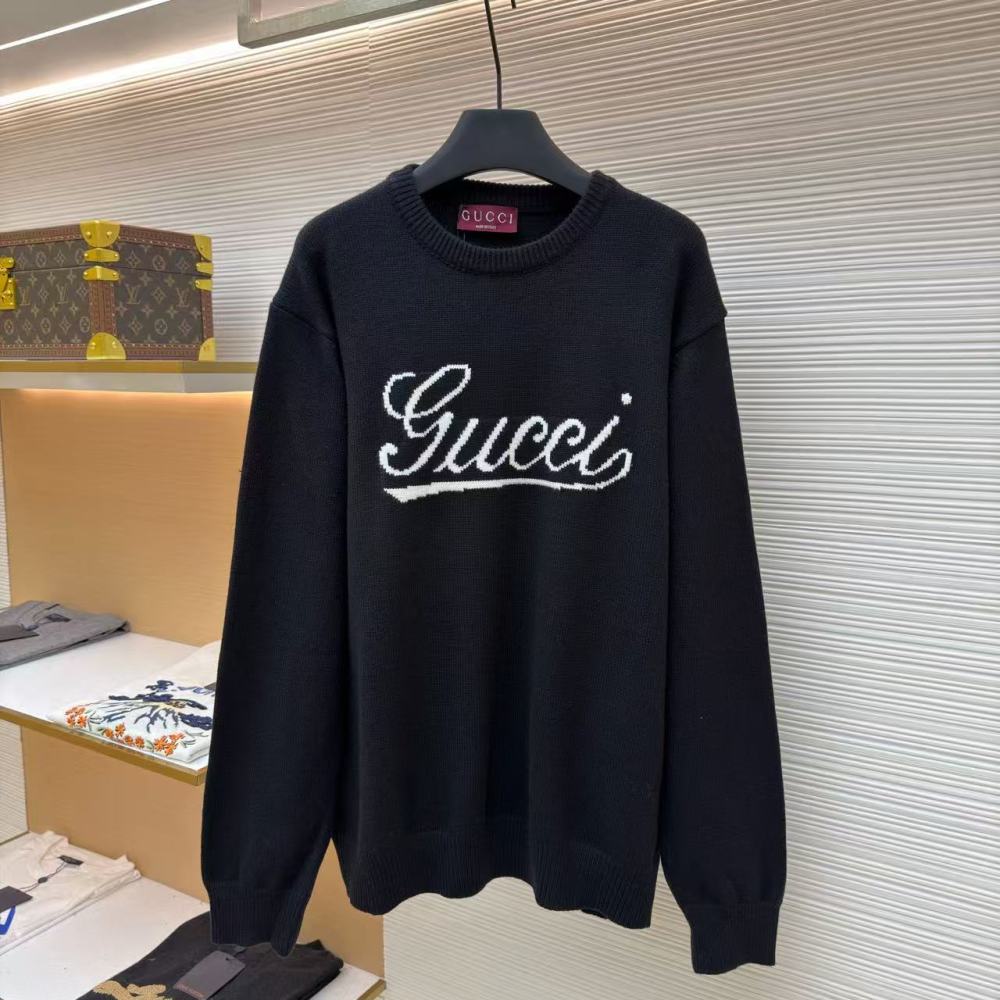 香港高仿衣服 GUCCI古馳 FW24 字母印花圓領套頭寬鬆長袖毛衣 男款 黑色