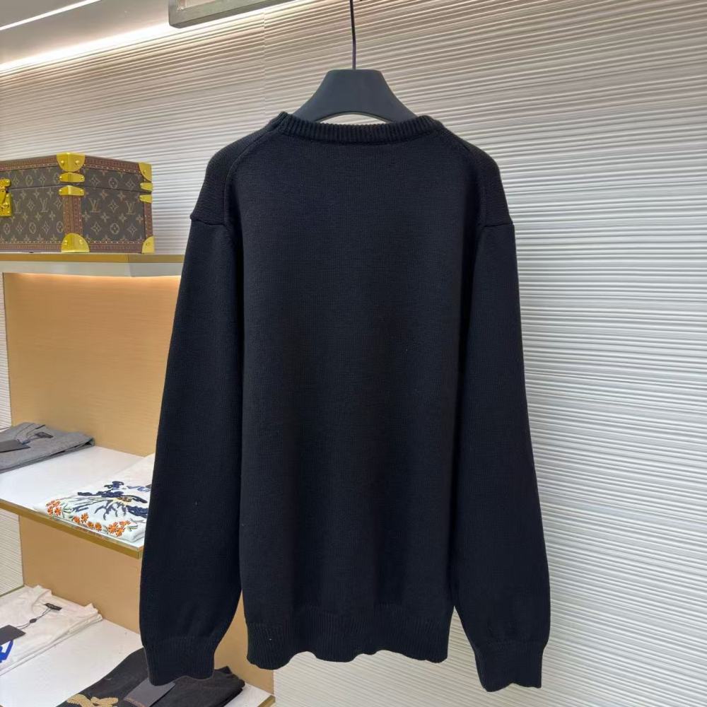 香港高仿衣服 GUCCI古馳 FW24 字母印花圓領套頭寬鬆長袖毛衣 男款 黑色