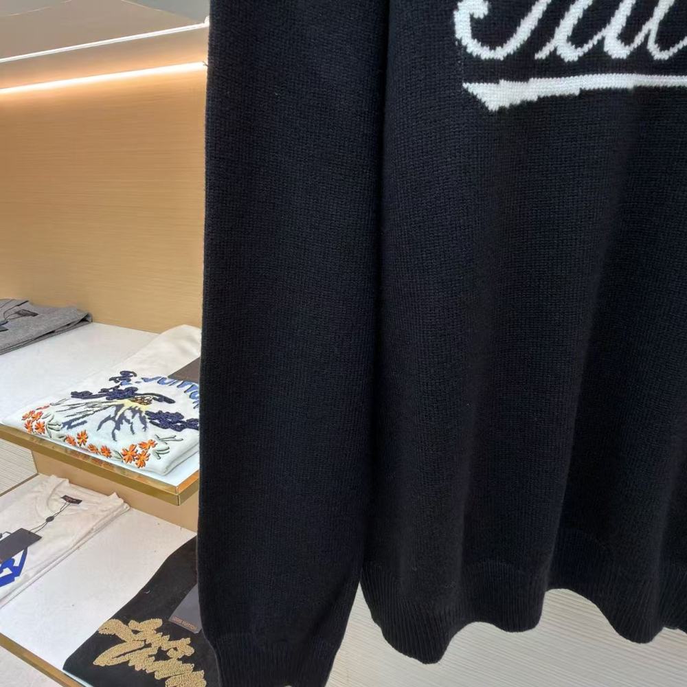 香港高仿衣服 GUCCI古馳 FW24 字母印花圓領套頭寬鬆長袖毛衣 男款 黑色