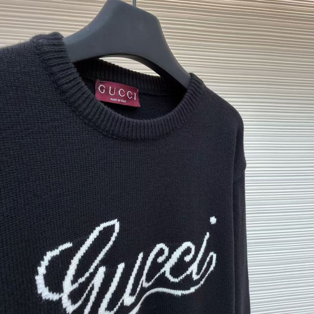 香港高仿衣服 GUCCI古馳 FW24 字母印花圓領套頭寬鬆長袖毛衣 男款 黑色
