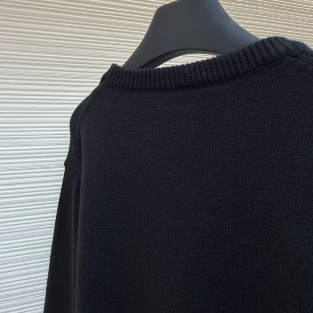 香港高仿衣服 GUCCI古馳 FW24 字母印花圓領套頭寬鬆長袖毛衣 男款 黑色