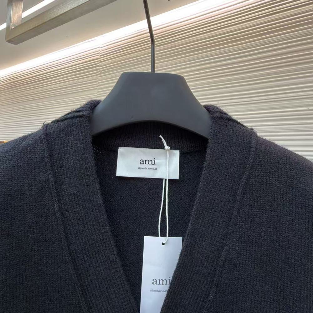 香港高仿衣服 AMIPARIS 愛心紅色ADC美利奴羊毛寬鬆開衫 男女同款 愛心V領外套