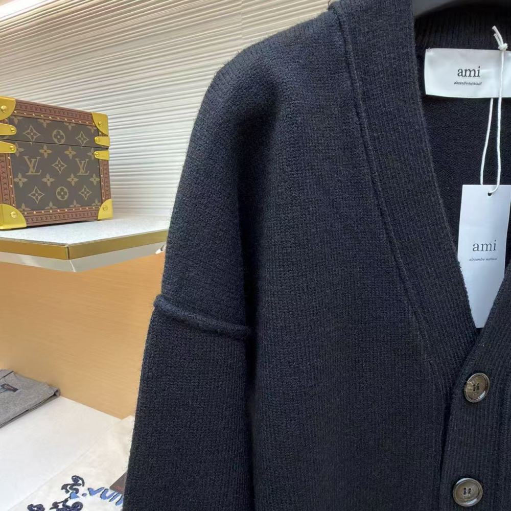 香港高仿衣服 AMIPARIS 愛心紅色ADC美利奴羊毛寬鬆開衫 男女同款 愛心V領外套
