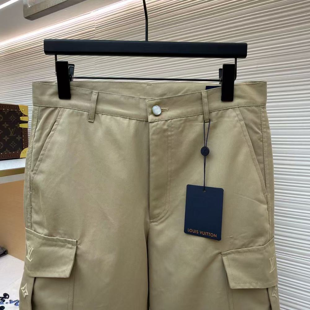 香港高仿衣服 Louis Vuitton SS26 多口袋設計長褲工裝褲 男款