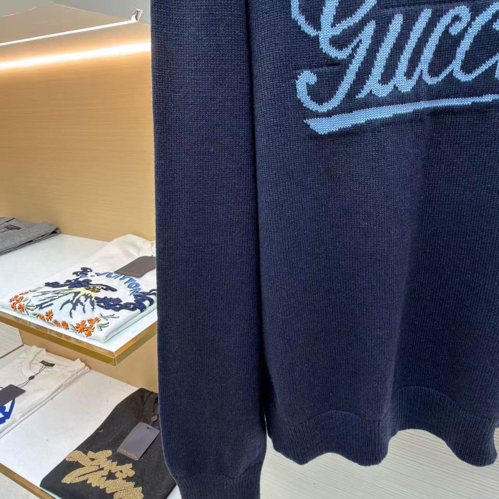 香港高仿衣服 GUCCI古馳 純色圓領落肩袖嵌花針織羊毛套頭衫毛衣 男款