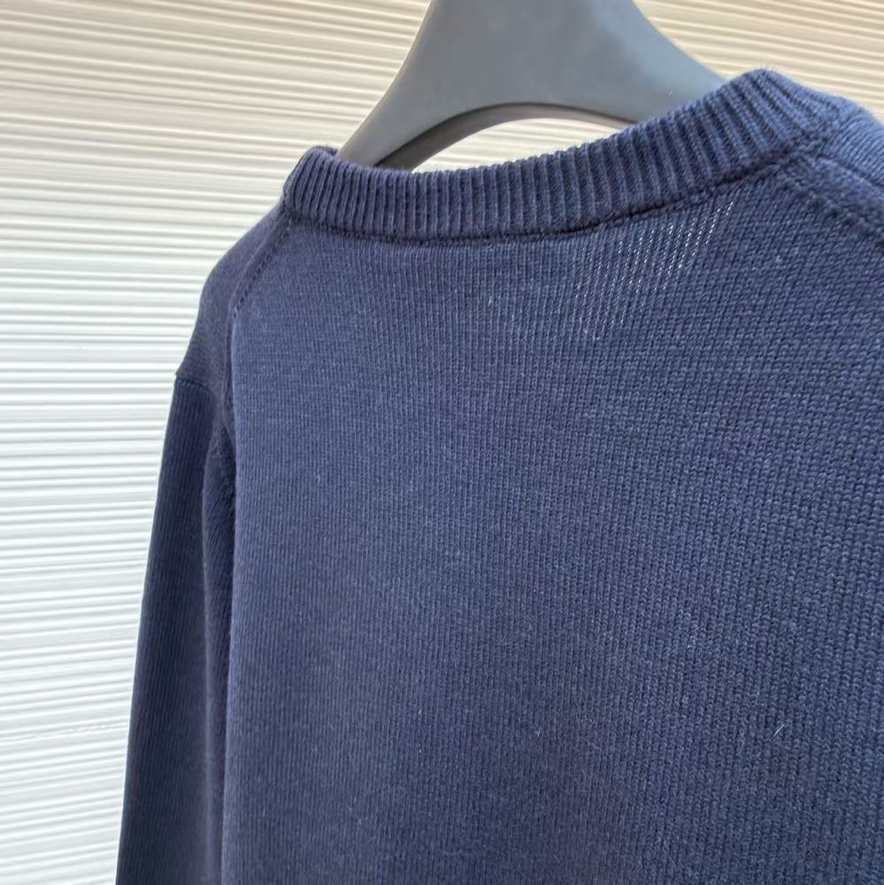 香港高仿衣服 GUCCI古馳 純色圓領落肩袖嵌花針織羊毛套頭衫毛衣 男款