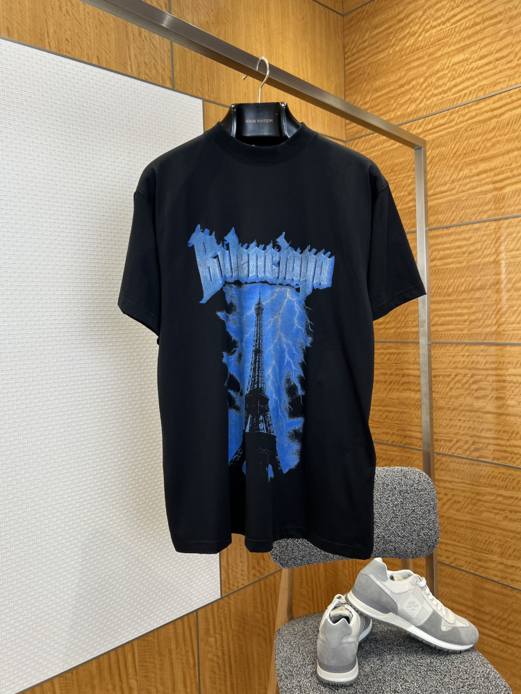 alt="巴黎世家黑色埃菲爾鐵塔印花短袖T恤整體展示"