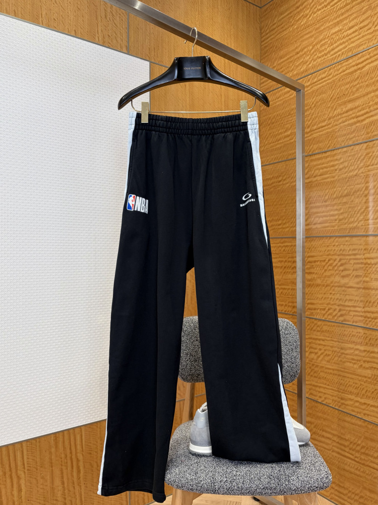 BALENCIAGA巴黎世家NBA聯名側條衛褲
