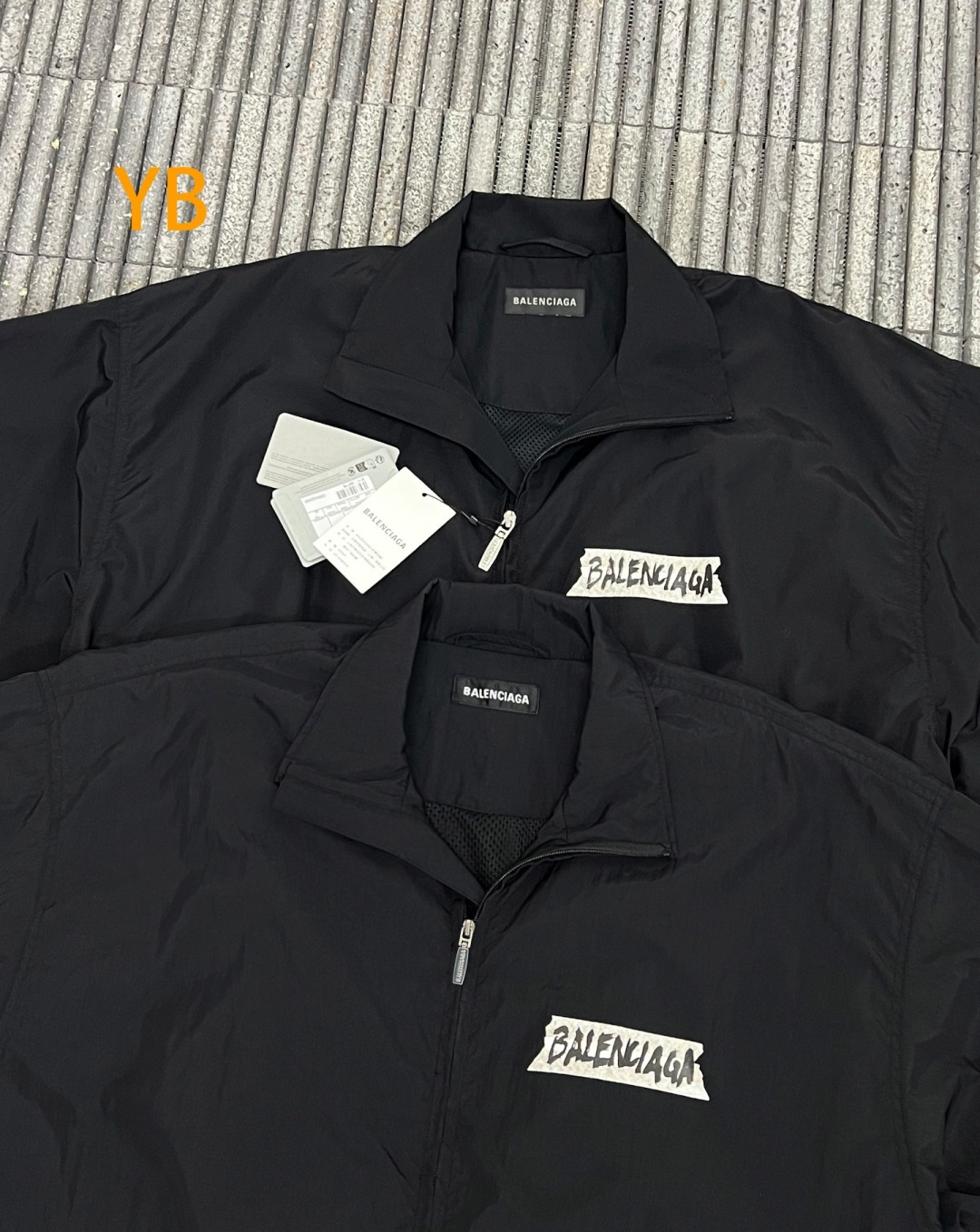 Balenciaga膠帶夾克領口拉鏈真假對比圖