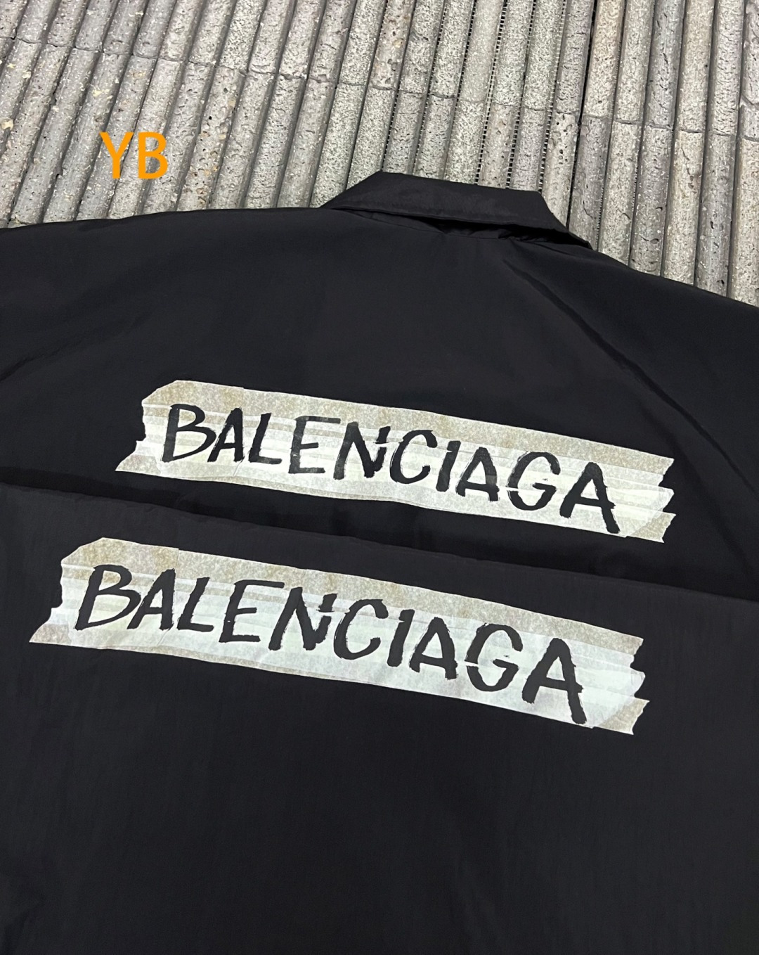 Balenciaga膠帶夾克印花真假對比圖