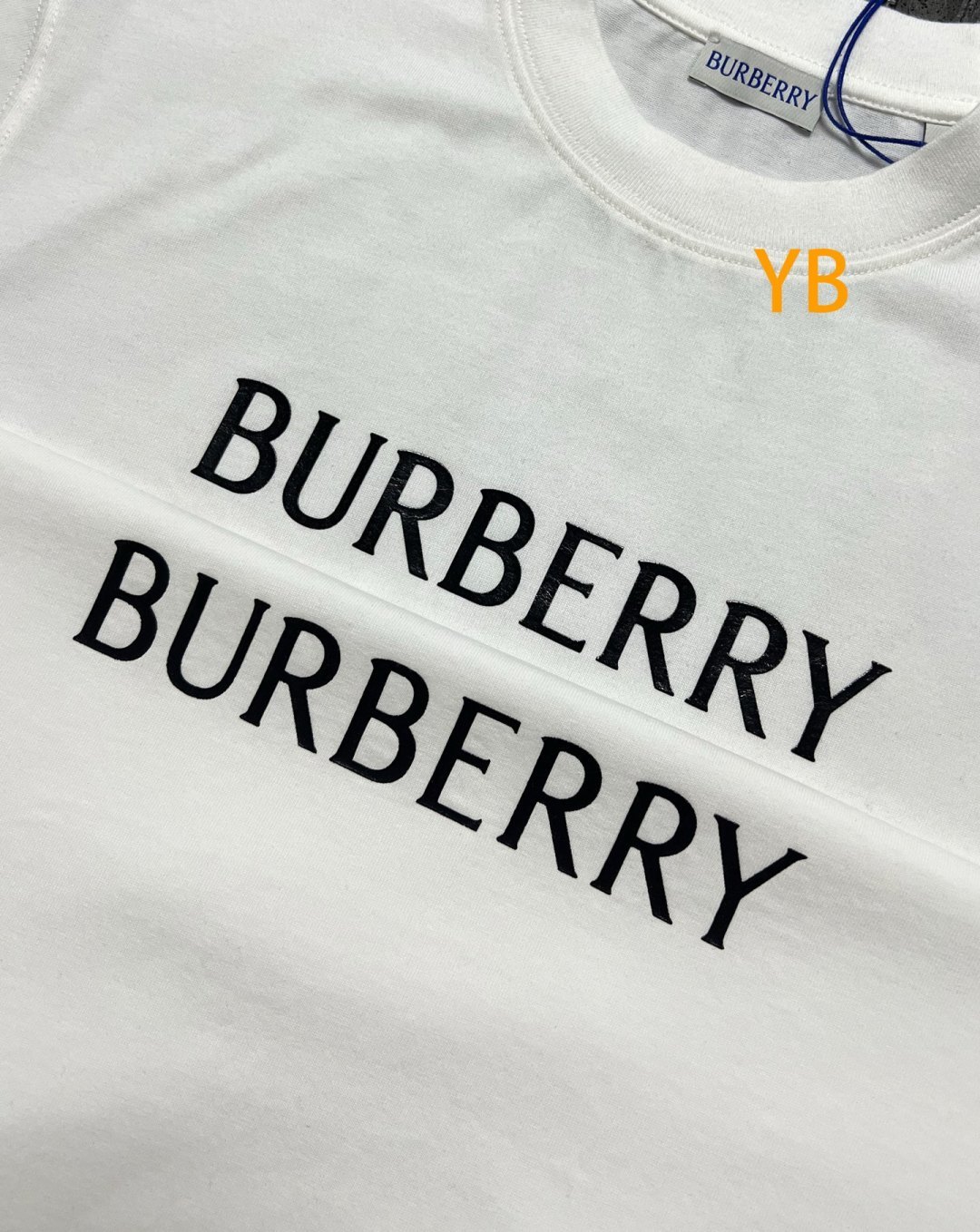Burberry經典白T恤印花真假對比圖