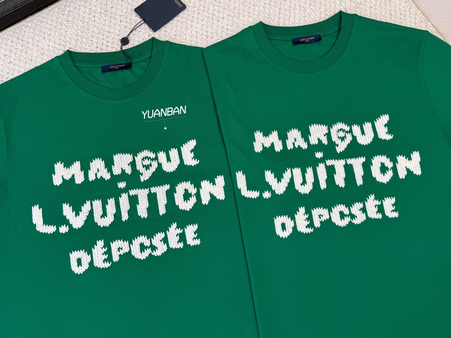 LV Marque L. Vuitton 簽名款T恤印花真假對比圖