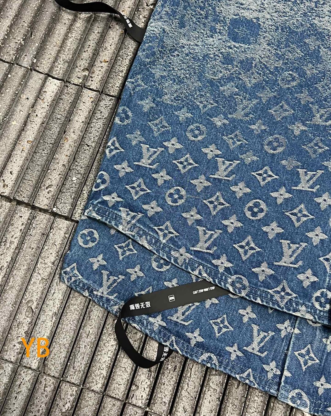 LV 牛仔短袖襯衫提花真假對比圖