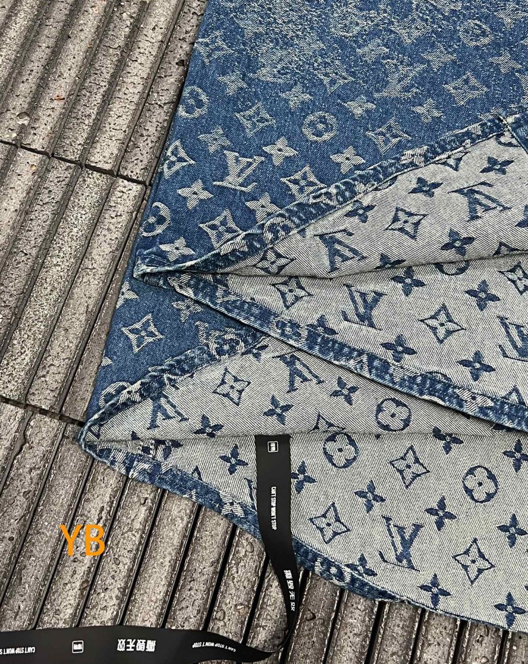 LV 牛仔短袖襯衫提花真假對比圖