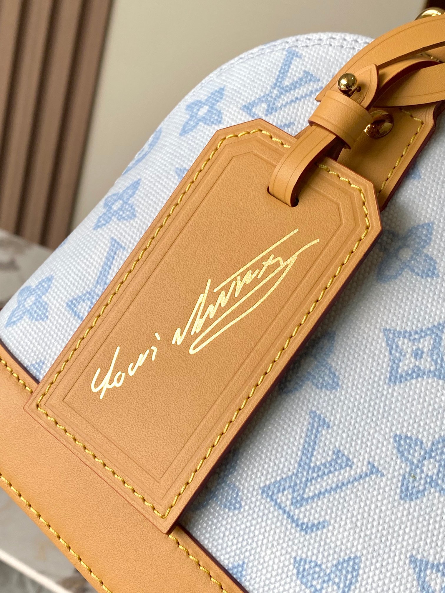 路易威登 Onthego Tote 手袋 - Monogram 帆布 &times; 天然牛皮复刻版 側面圖