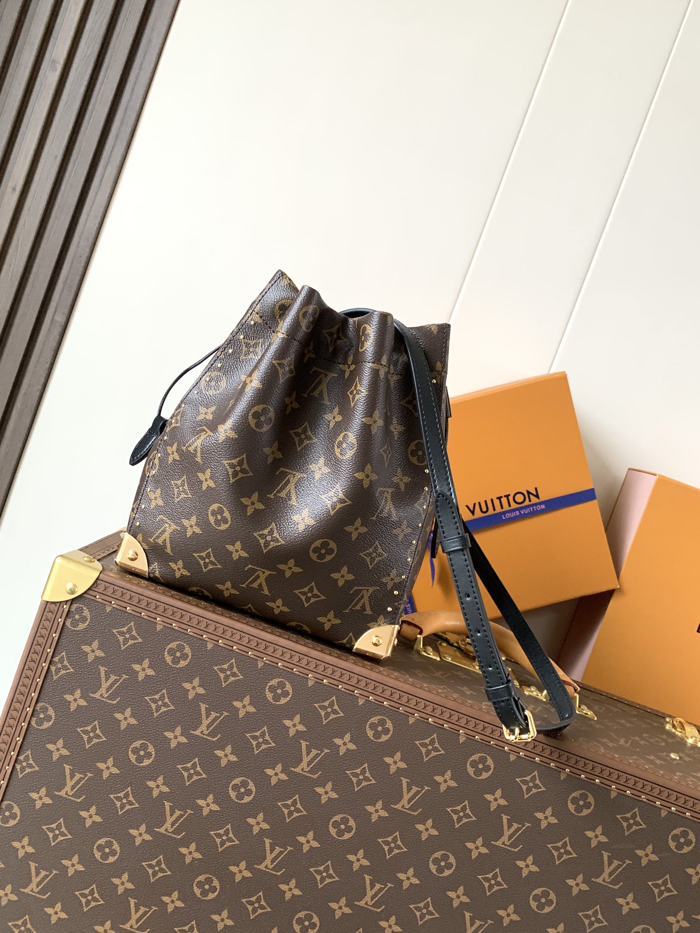 【顶级原单】路易威登 No&eacute; Trunk 硬箱水桶包 - Monogram正面圖