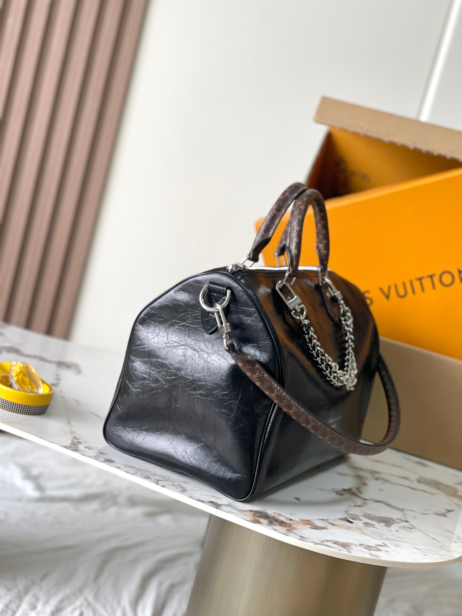 LV Speedy Soft 30 Vibe 手袋 | 油蠟牛皮复刻 側面圖