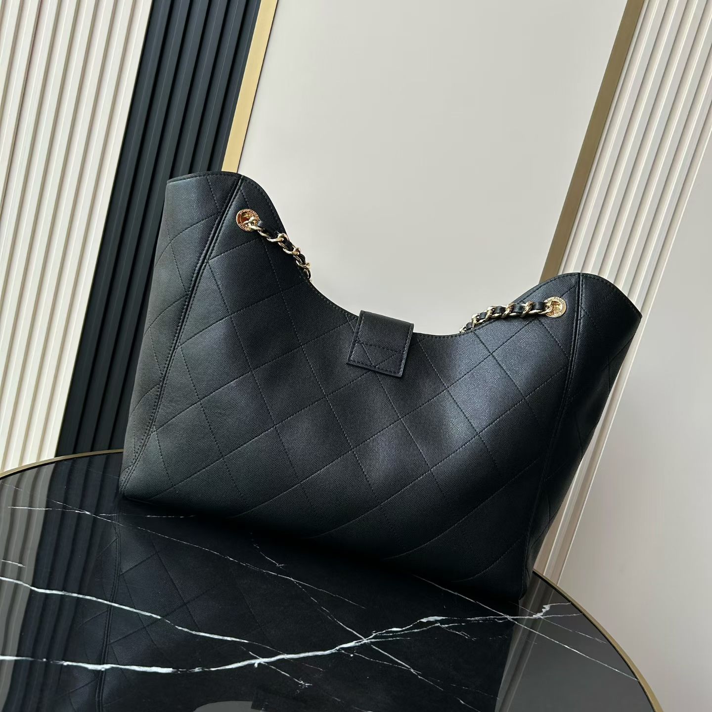 頂級復刻 Chanel 靈動托特包 背面圖