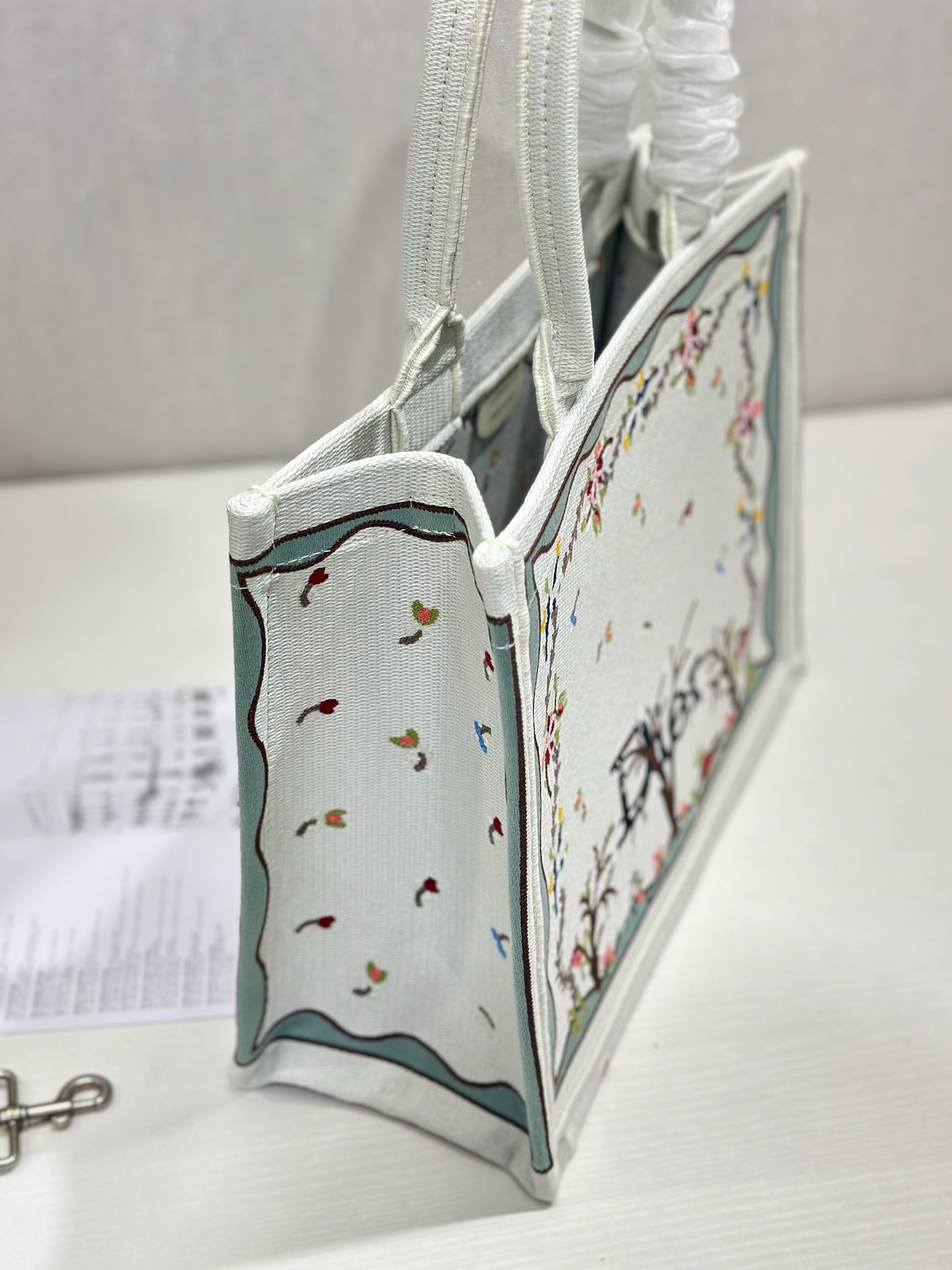 頂級復刻Dior Book Tote 酒椰草托特包 白咖啡 側面圖