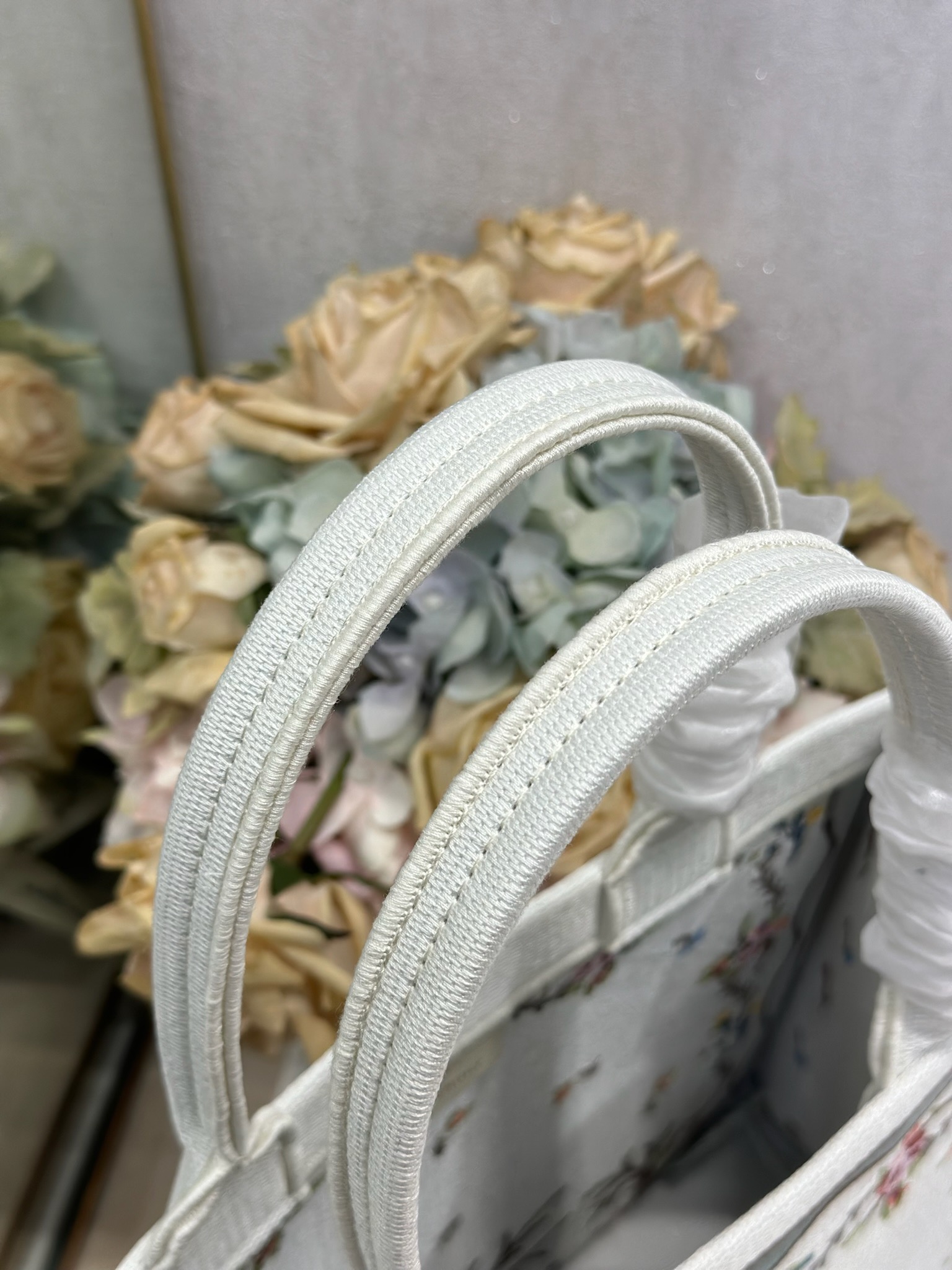 頂級復刻Dior Book Tote 酒椰草托特包 白咖啡 細節圖