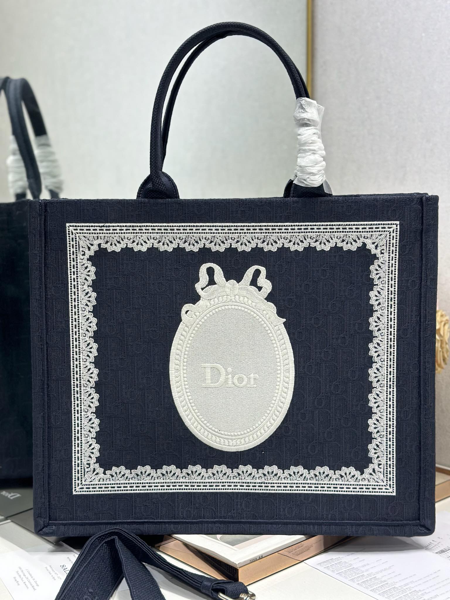 頂級復刻Dior Book Tote 酒椰草托特包 黑藍鏡子 正面圖