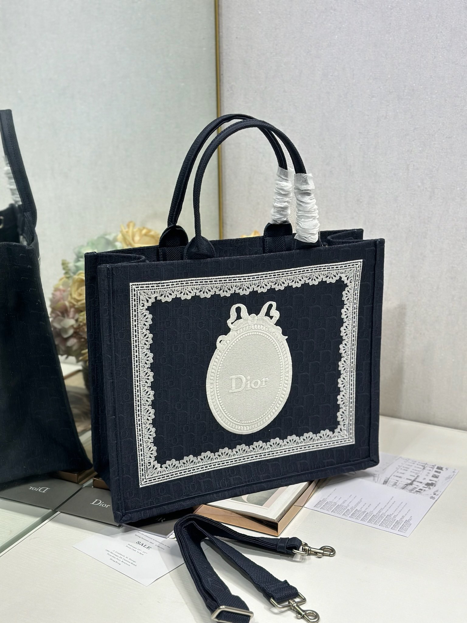 頂級復刻Dior Book Tote 酒椰草托特包 黑藍鏡子 正面圖