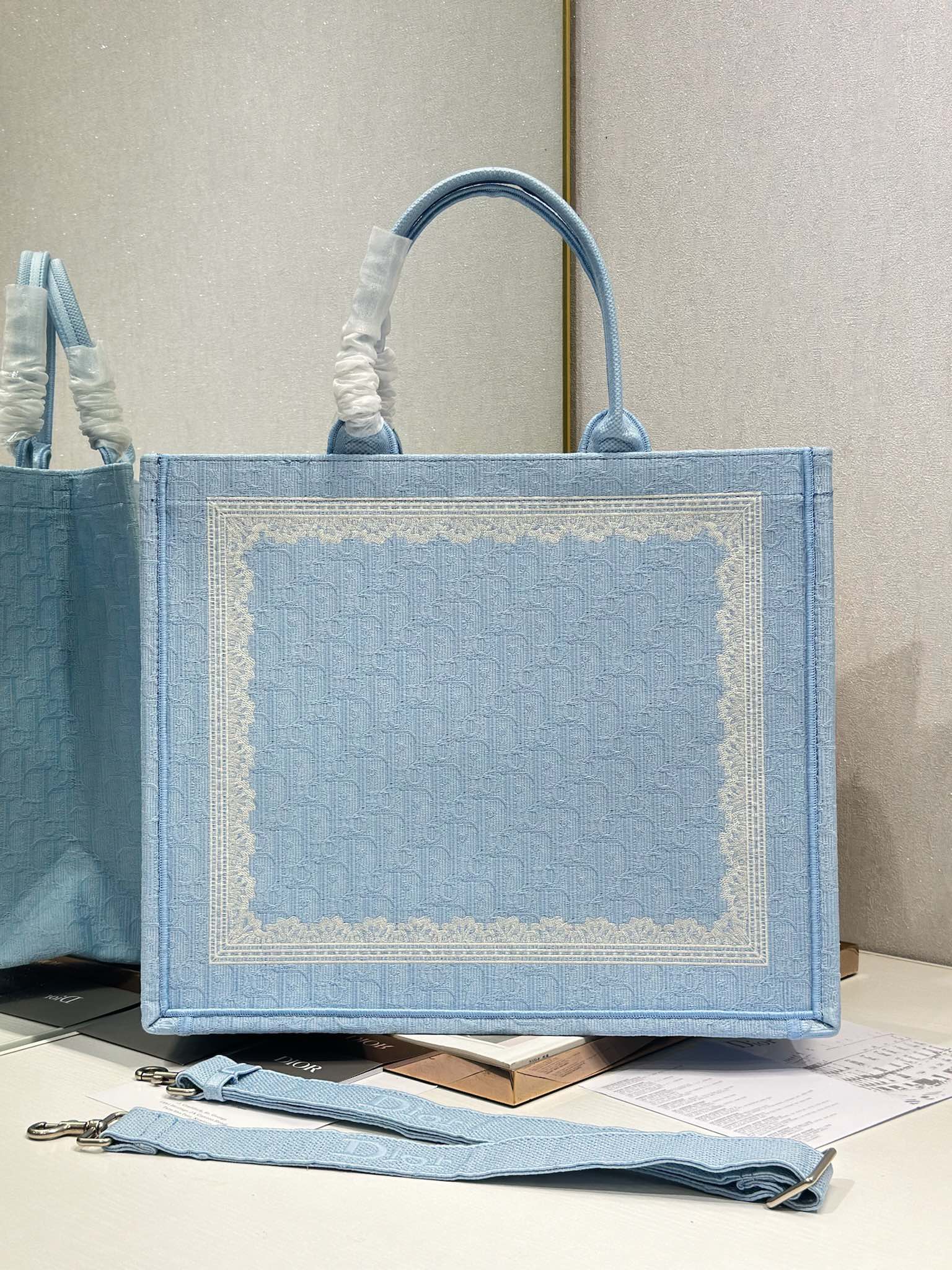 頂級復刻Dior Book Tote 酒椰草托特包 天藍鏡子 背面圖