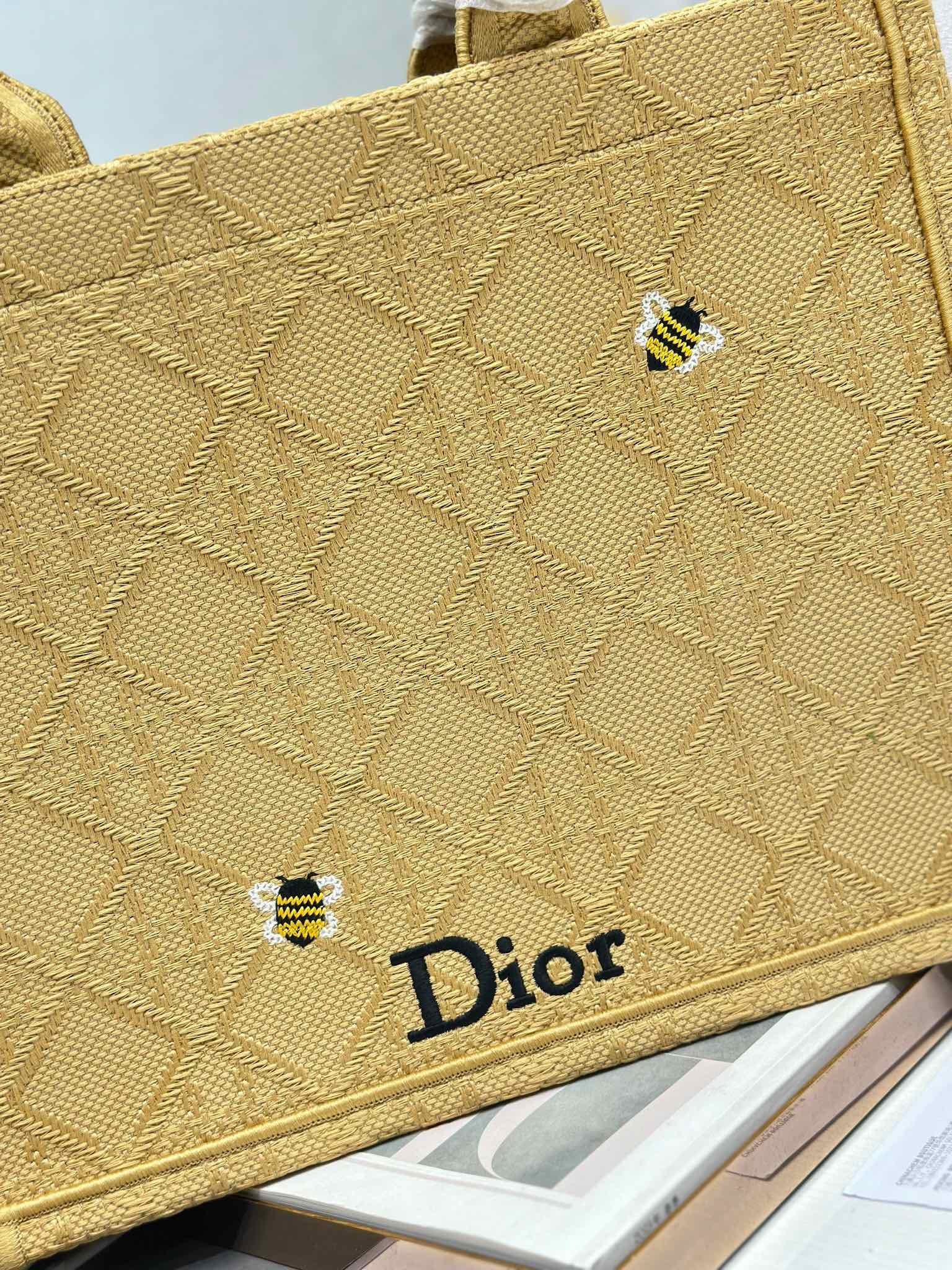 頂級復刻Dior Book Tote 酒椰草托特包 蜜蜂黃 細節圖