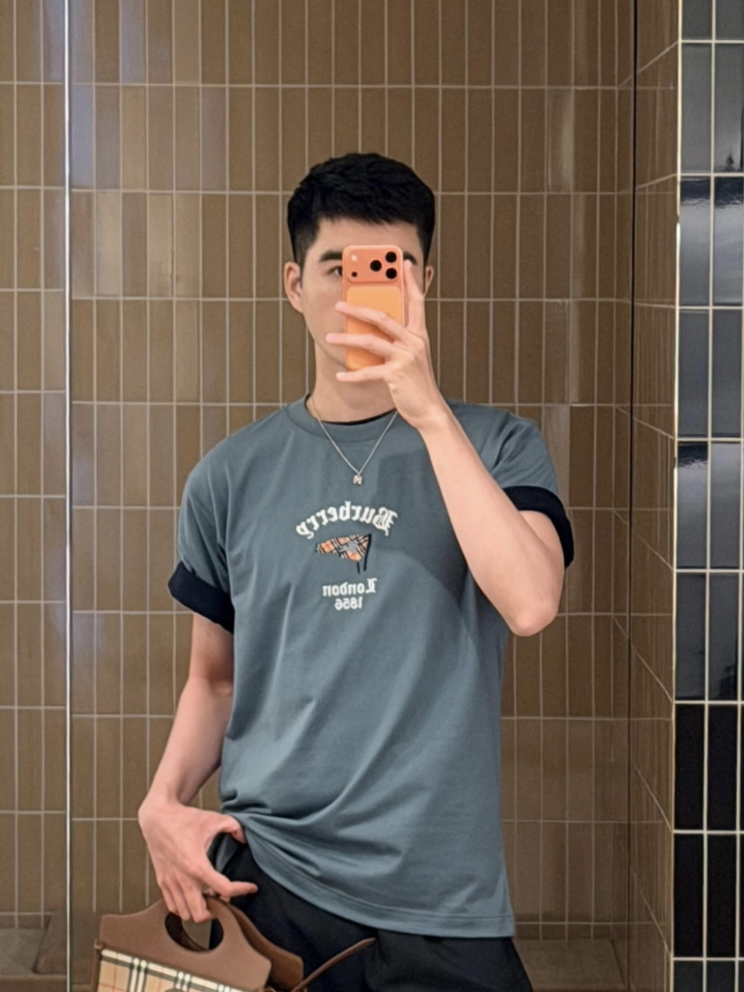 海員藍Burberry 格紋旗幟 T 恤 模特圖