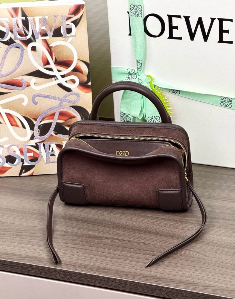 正面全景展示 LOEWEMini 柔軟麂皮 Amazona 180 手袋 頂級復刻