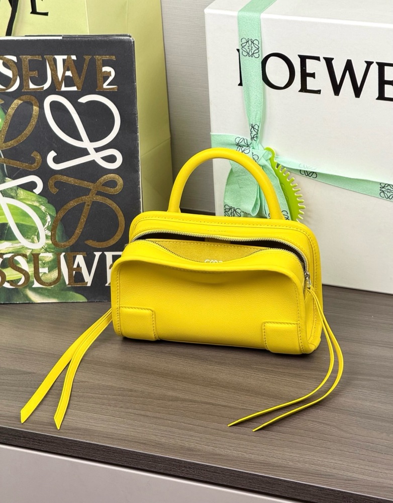 正面全景展示 LOEWEMini 柔軟麂皮 Amazona 180 手袋 頂級復刻