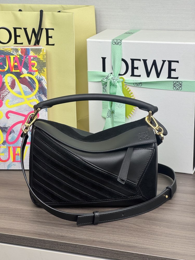 正面全景展示 LOEWEPuzzle 小号牛皮 绒面手袋 頂級復刻