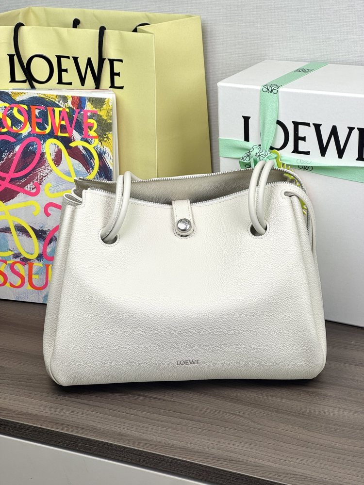 正面全景展示 LOEWE中号 Madrid 柔软牛皮革手袋 頂級復刻