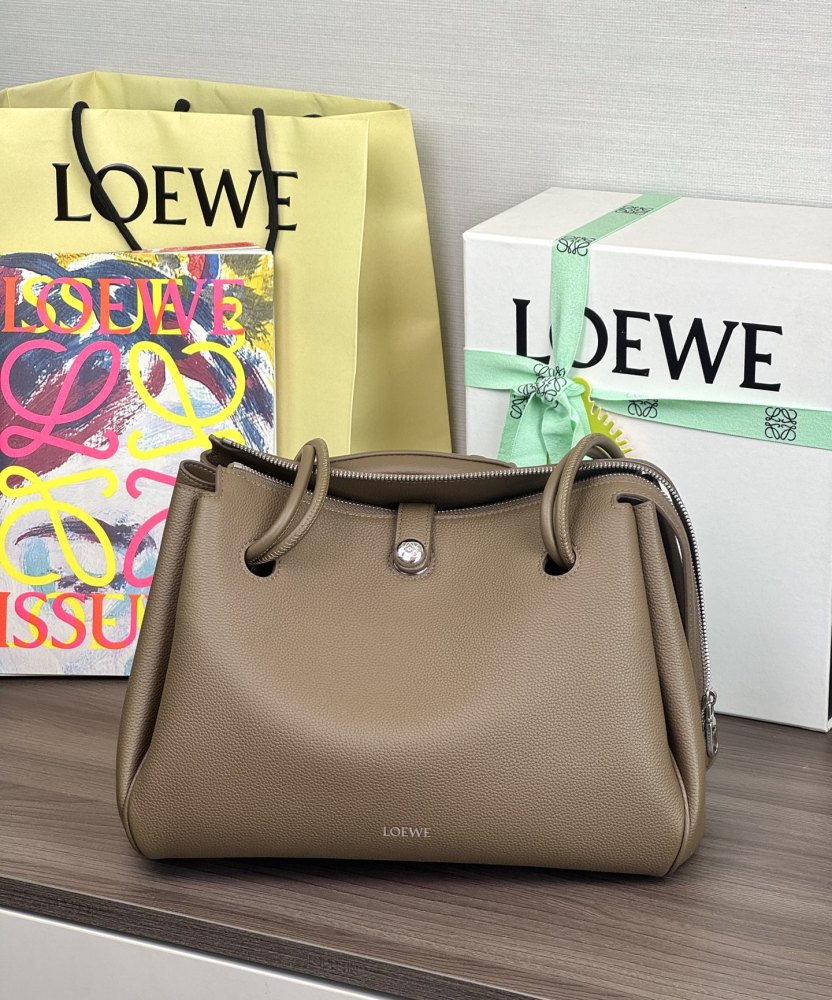 正面全景展示 LOEWE中号 Madrid 灰褐色柔软牛皮革手袋 頂級復刻